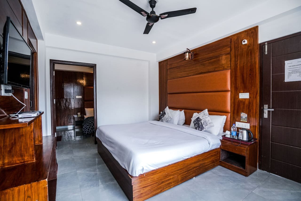 Deluxe Room at SevenZ, Mussoorie